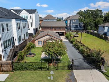 1131 W 22nd Street