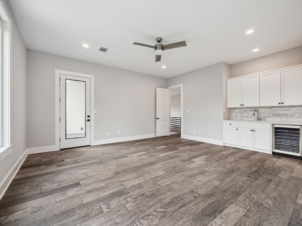 2065 Southgate Boulevard, Houston TX 77030