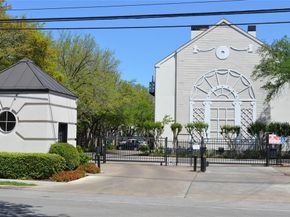 2333 Bering Drive 126, Houston TX 77057