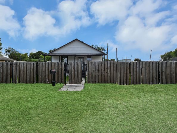 623 Medina Street, Houston TX 77012