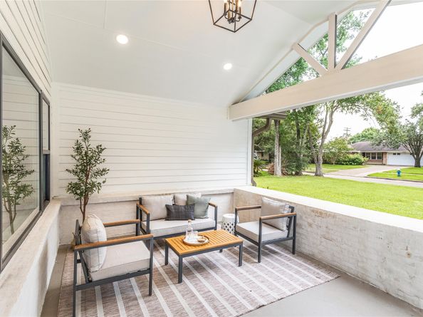 5318 Hialeah Drive, Houston TX 77092