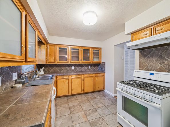 5618 Sweetbriar Street, Houston TX 77017