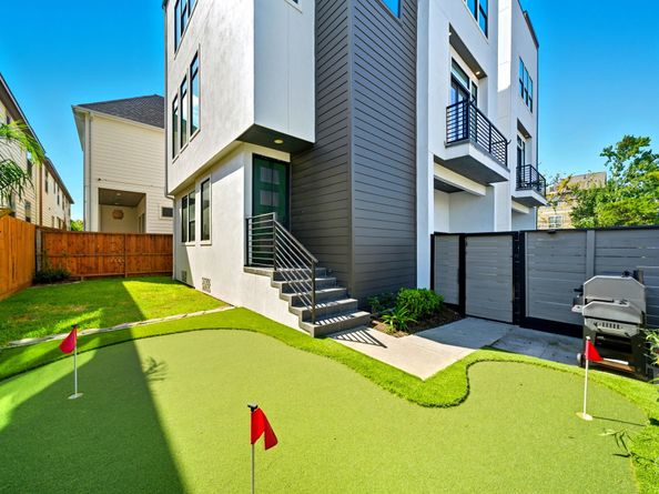 1436 W 24th Street, Houston TX 77008