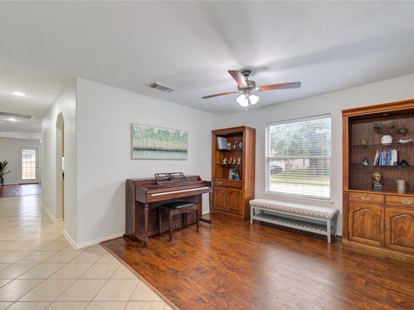 402 Hurstshire Bend, Katy TX 77494