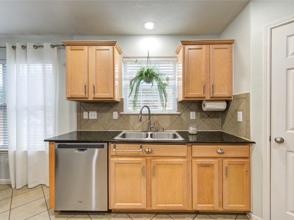 402 Hurstshire Bend, Katy TX 77494