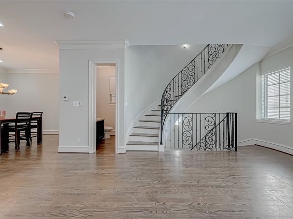 5226 Kiam Street 1002, Houston TX 77007