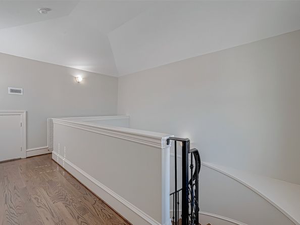 5226 Kiam Street 1002, Houston TX 77007