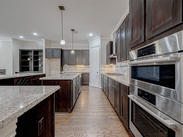 5226 Kiam Street 1002, Houston TX 77007