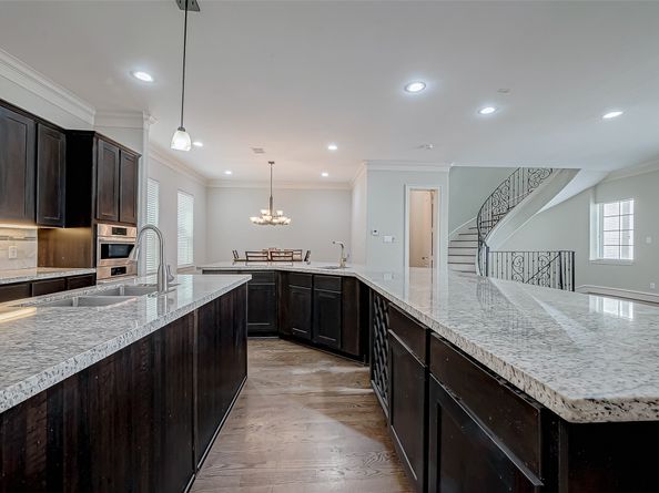 5226 Kiam Street 1002, Houston TX 77007