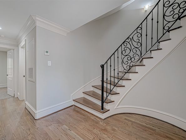 5226 Kiam Street 1002, Houston TX 77007