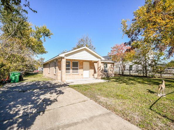 894 N Victory Drive, Houston TX 77088