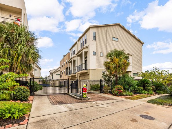 2611 Riverside Drive D, Houston TX 77004