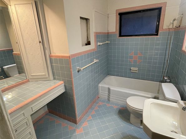 5619 Warm Springs Road, Houston TX 77035