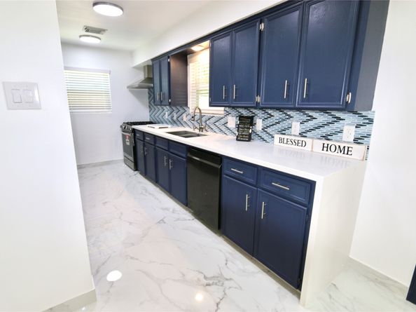 7118 Edgemoor Drive, Houston TX 77074