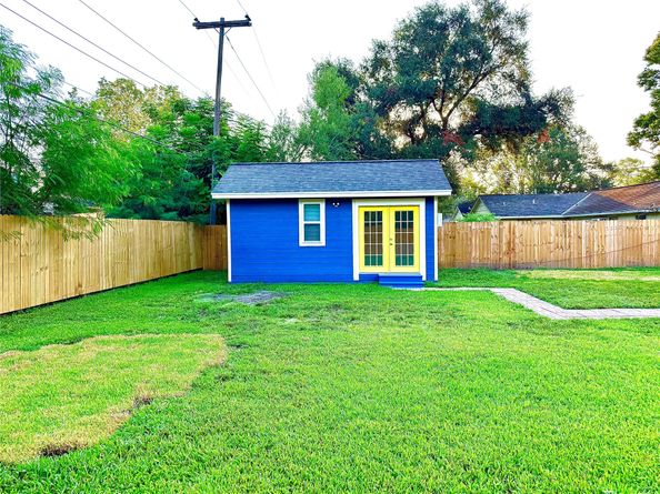 7118 Edgemoor Drive, Houston TX 77074