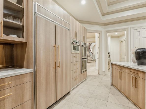 918 Huntington Cove, Houston TX 77063