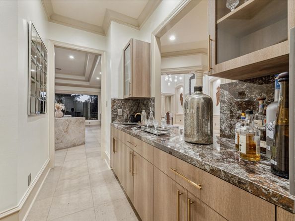 918 Huntington Cove, Houston TX 77063