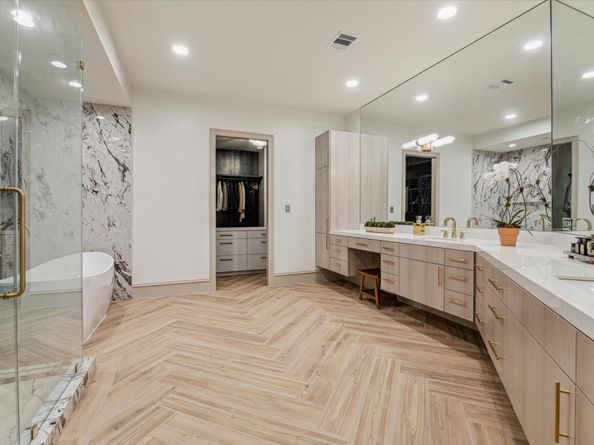 918 Huntington Cove, Houston TX 77063