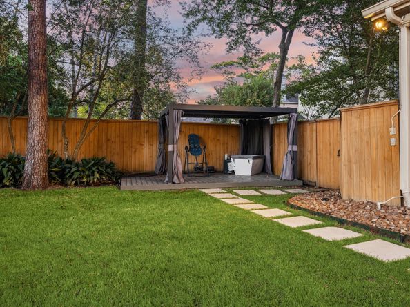 918 Huntington Cove, Houston TX 77063