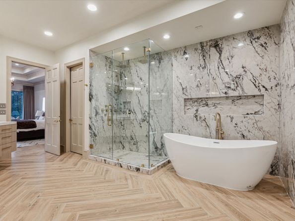 918 Huntington Cove, Houston TX 77063