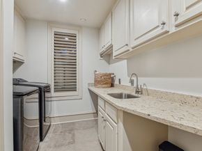 918 Huntington Cove, Houston TX 77063