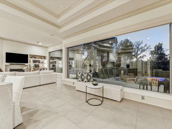 918 Huntington Cove, Houston TX 77063