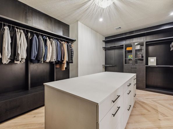 918 Huntington Cove, Houston TX 77063