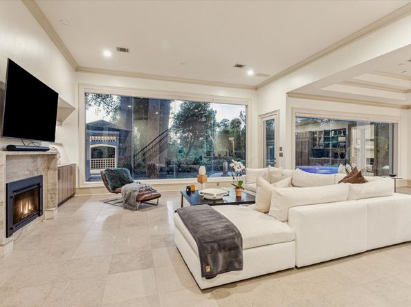 918 Huntington Cove, Houston TX 77063