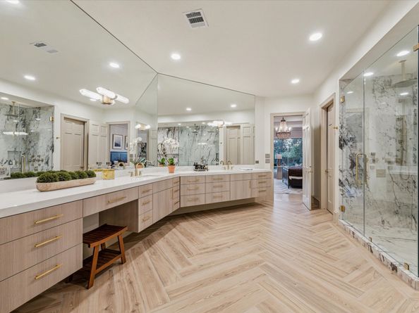 918 Huntington Cove, Houston TX 77063