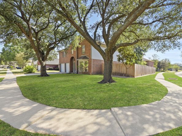 4911 Silver Fox Drive, Houston TX 77066