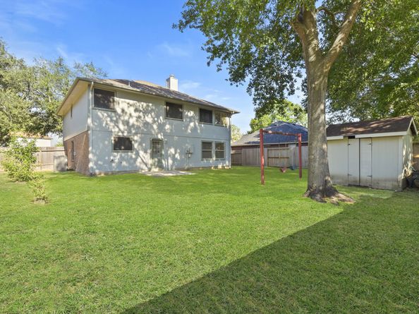 4911 Silver Fox Drive, Houston TX 77066