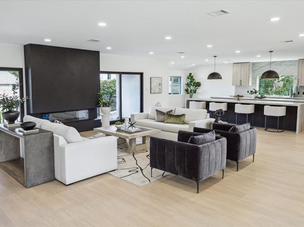 5659 Lymbar Drive, Houston TX 77096