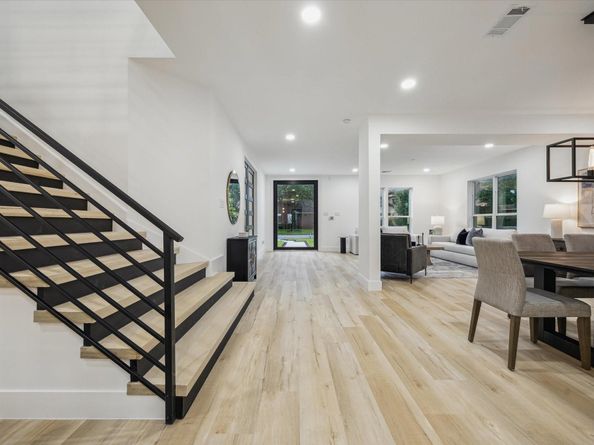 5659 Lymbar Drive, Houston TX 77096