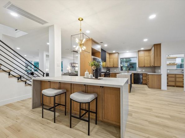 5659 Lymbar Drive, Houston TX 77096