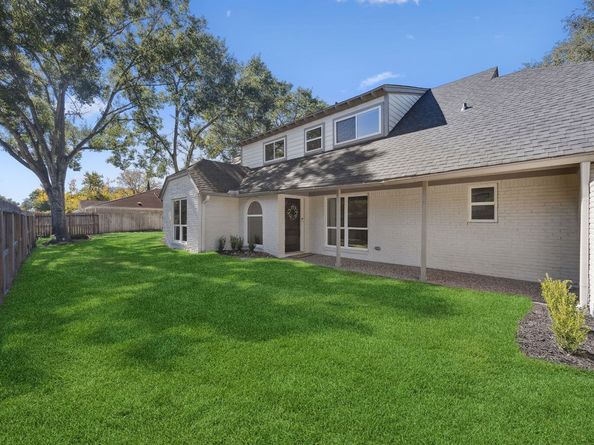 10203 Meadow Lake Lane, Houston TX 77042