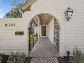 10203 Meadow Lake Lane, Houston TX 77042