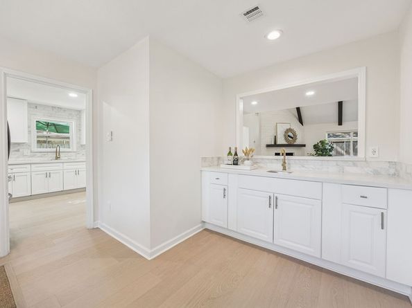 10203 Meadow Lake Lane, Houston TX 77042