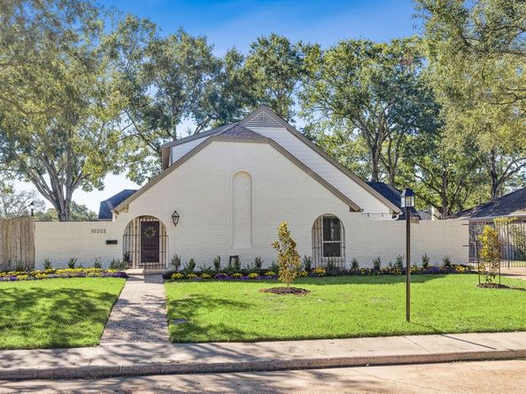 10203 Meadow Lake Lane, Houston TX 77042