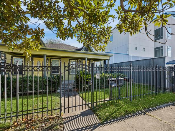 338 Cortlandt Street, Houston TX 77007