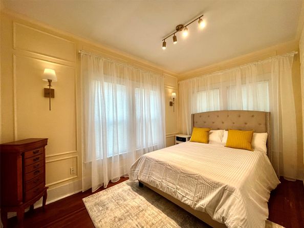 338 Cortlandt Street, Houston TX 77007