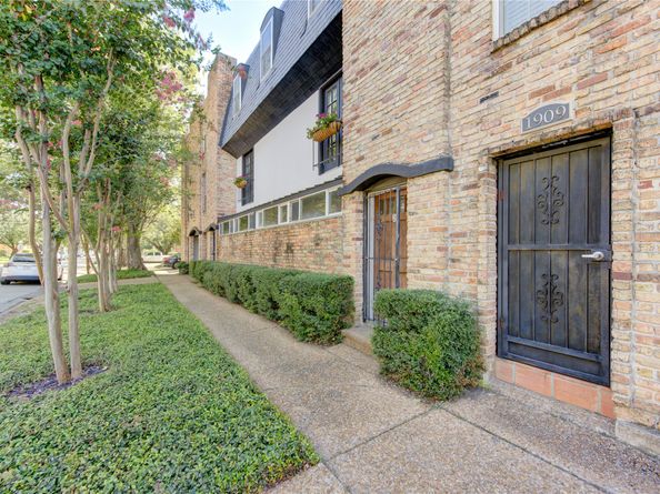 1909 Brun Street 16, Houston TX 77019