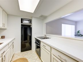 1909 Brun Street 16, Houston TX 77019