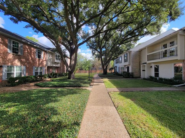 10276 Briar Forest Drive 25, Houston TX 77042