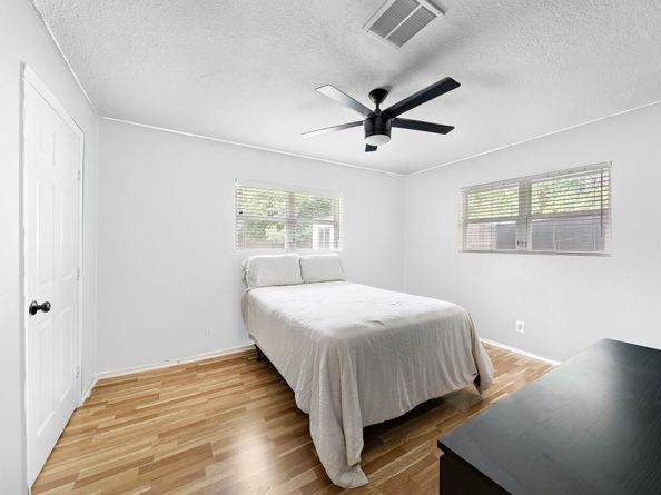 5914 Darnell Street, Houston TX 77074