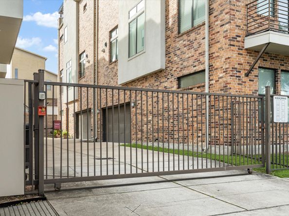 4618 La Branch Street, Houston TX 77004