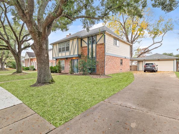 8115 Town Creek Drive, Houston TX 77095