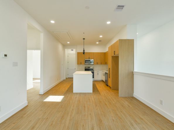 162 Wallace St, Houston TX 77022