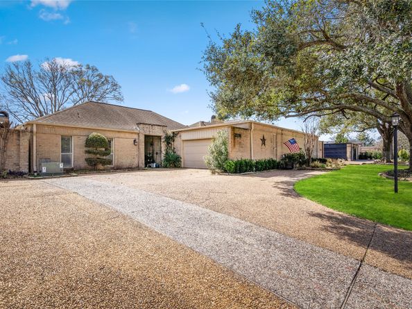 2526 Country Club Boulevard, Sugar Land TX 77478