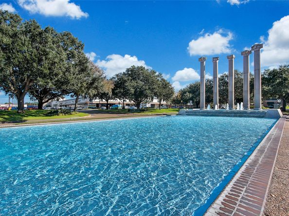 2526 Country Club Boulevard, Sugar Land TX 77478