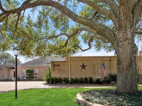 2526 Country Club Boulevard, Sugar Land TX 77478
